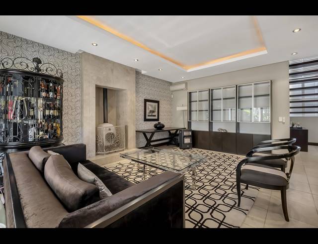 5 BEDROOM HOUSE FOR SALE IN HYDE PARK